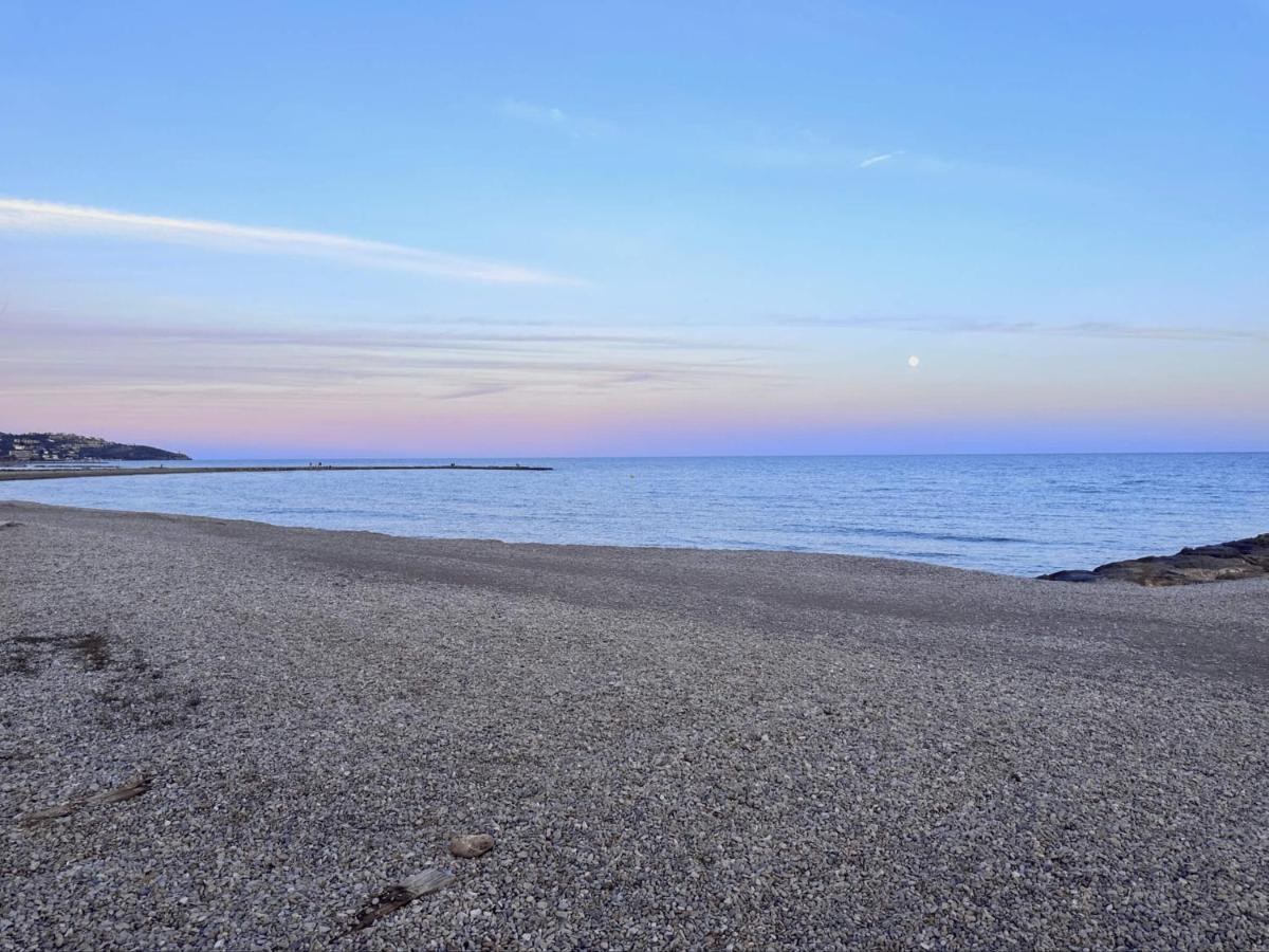 Piso A Pie De Playa Con Piscina Y Vistas Al Mar Apartment Benicassim Ngoại thất bức ảnh
